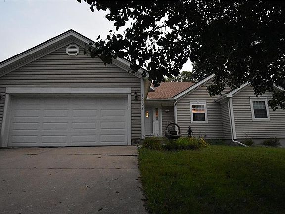 2nd image of 1007 SW Twin Creek Dr