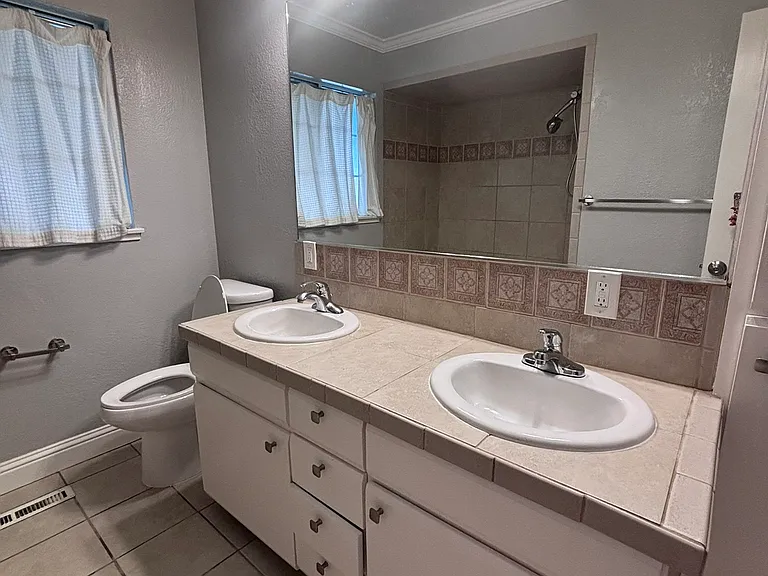 4992 Mattos Dr — Photo 14