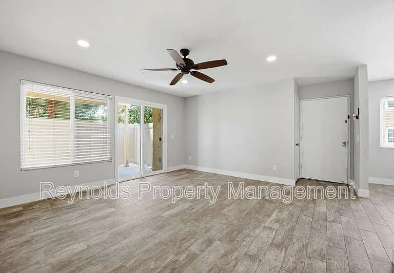 633 R Ave #35 — Photo 4