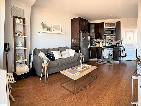 4th image of 25-32 30th Dr #A3