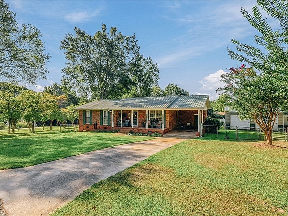 2nd image of 303 Meadow Dr