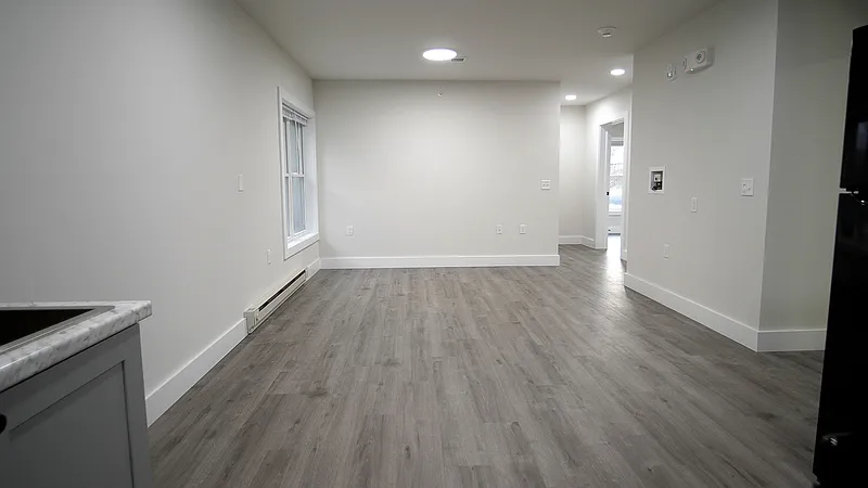 4 bed, 1.0 bath, $4,600 — Photo 2