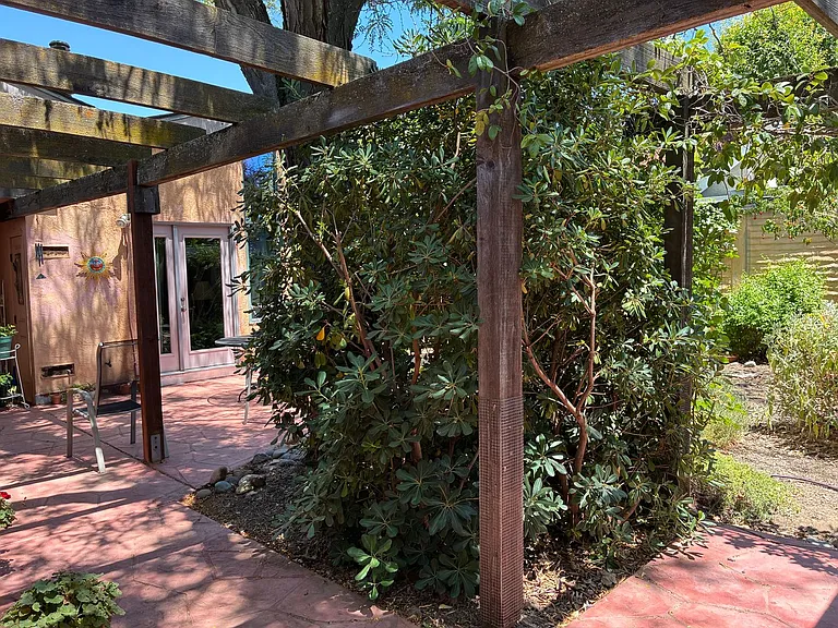 2125 Bueno Dr — Photo 25