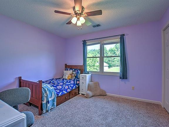 5th image of 1103 Laurel Pond Ln