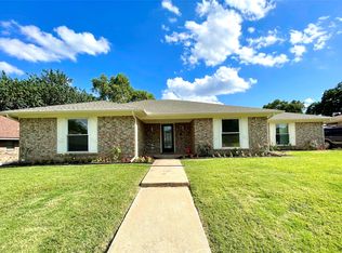 2121 Oakmeadow St, Bedford, TX 76021