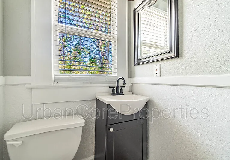 315 7th Ave N #10 — Photo 17