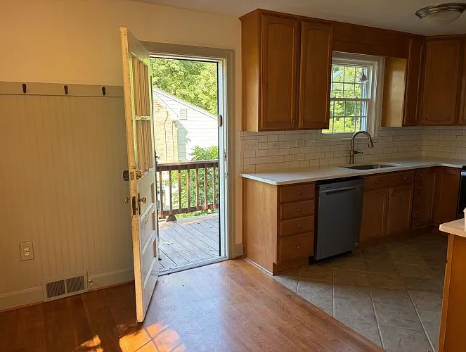 301 Rowland Dr — Photo 6
