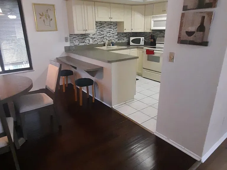 1004 SE 8th St #2 — Photo 78