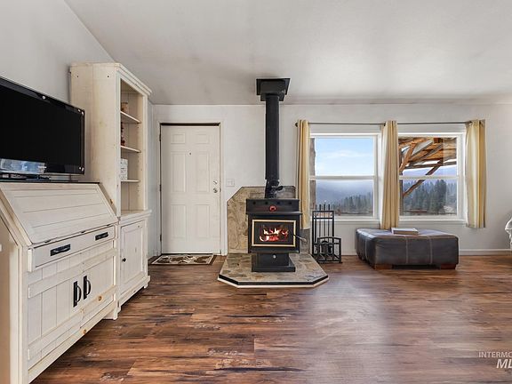 2nd image of 33 Turkey Ln