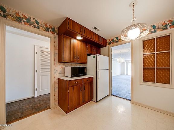 4th image of 2847 Hikes Ln APT 3BL