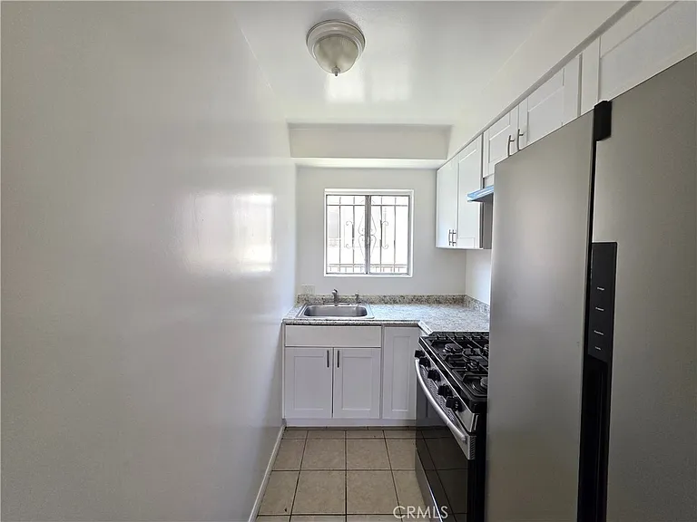 2672 S Redondo Blvd — Photo 4