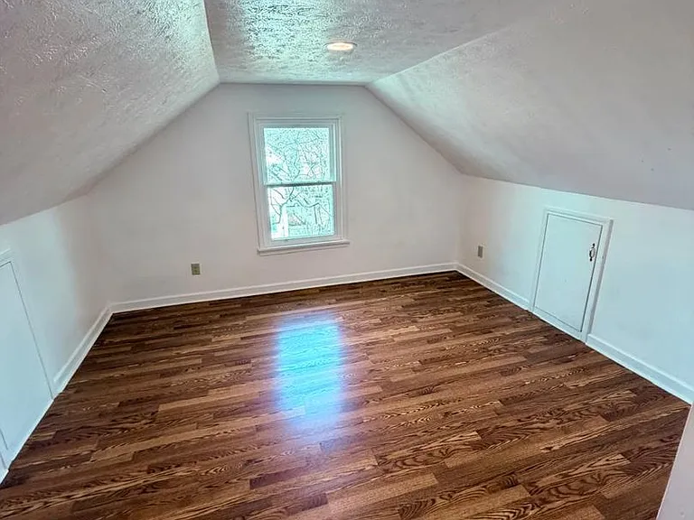 14221 Glenside Rd — Photo 25