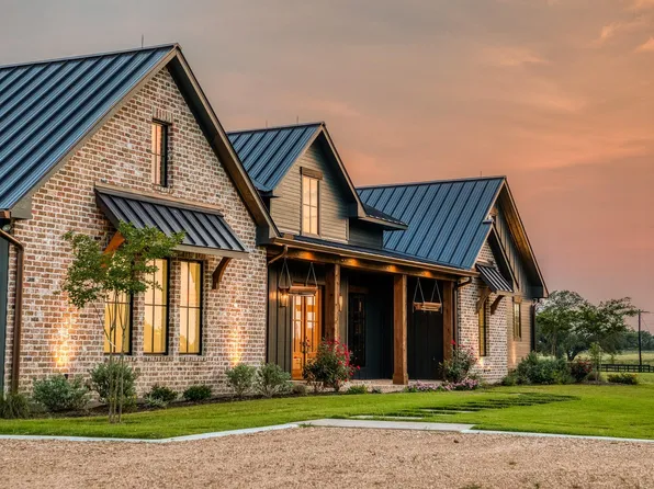 104 Hartfield Hill Ln, Round Top, TX 78954