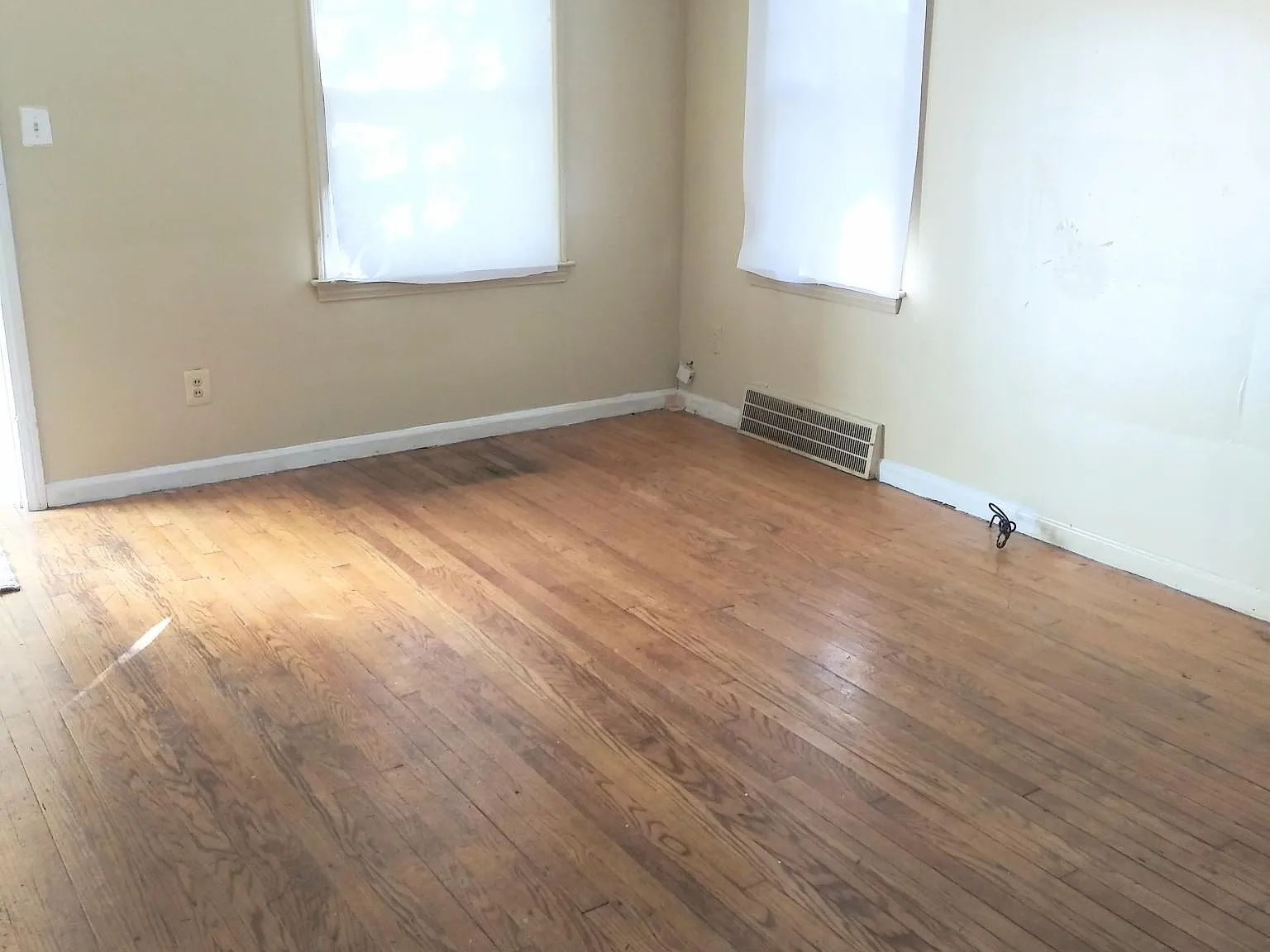3 bed, 1000 sqft, $1,200 — Photo 4