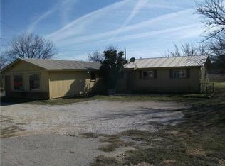 911 E Hall St, Bangs, TX 76823