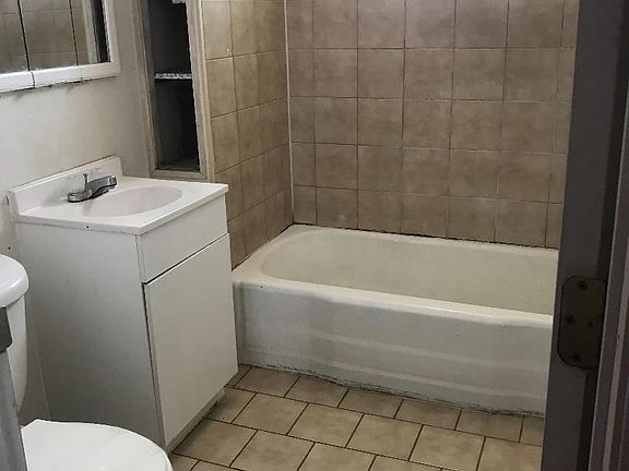 3rd image of 3104 Frankfort Ave