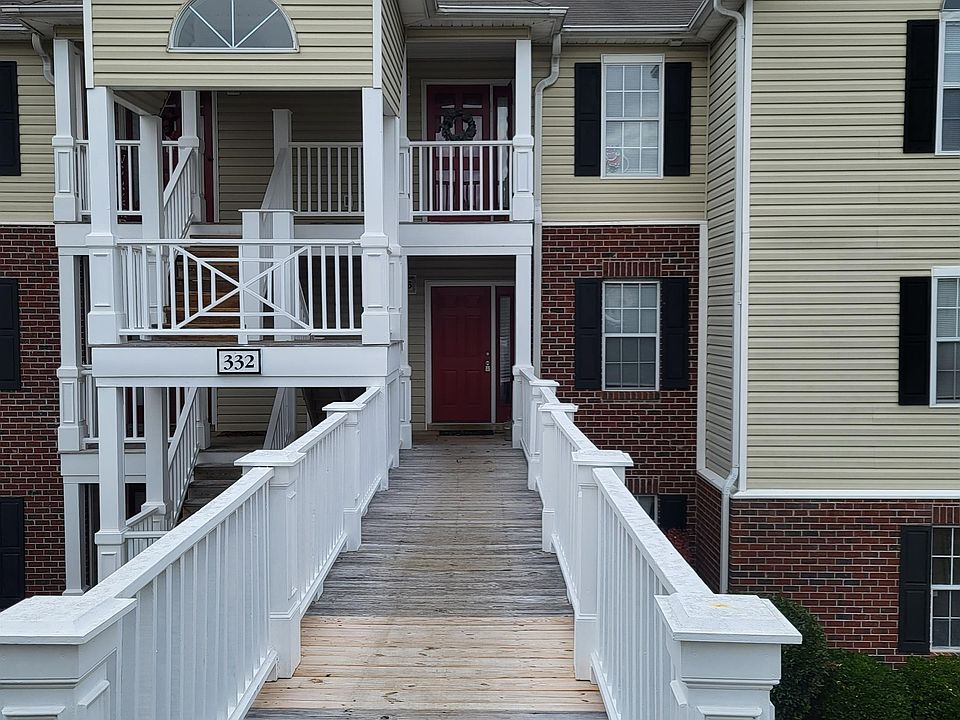 Front - walk right in - no steps