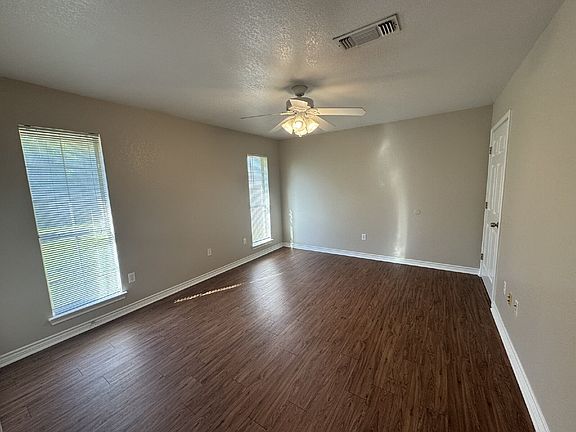 3rd image of 410 Wedgewood Dr
