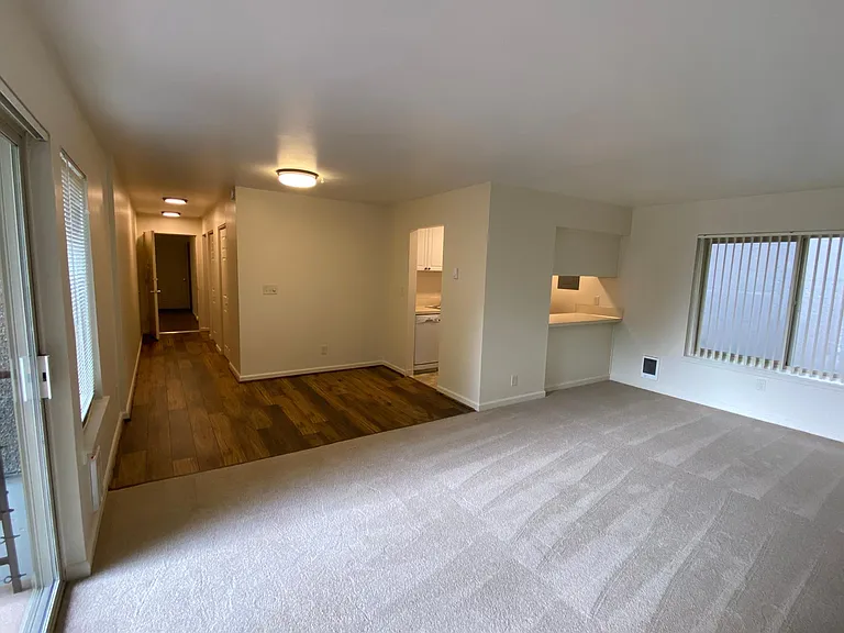 400 W Roy St #104 — Photo 4
