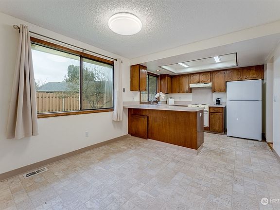 3rd image of 4405 NE Wildrose Drive