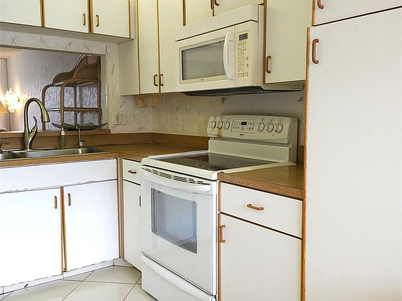 5th image of 9537 N Belfort Circle #108