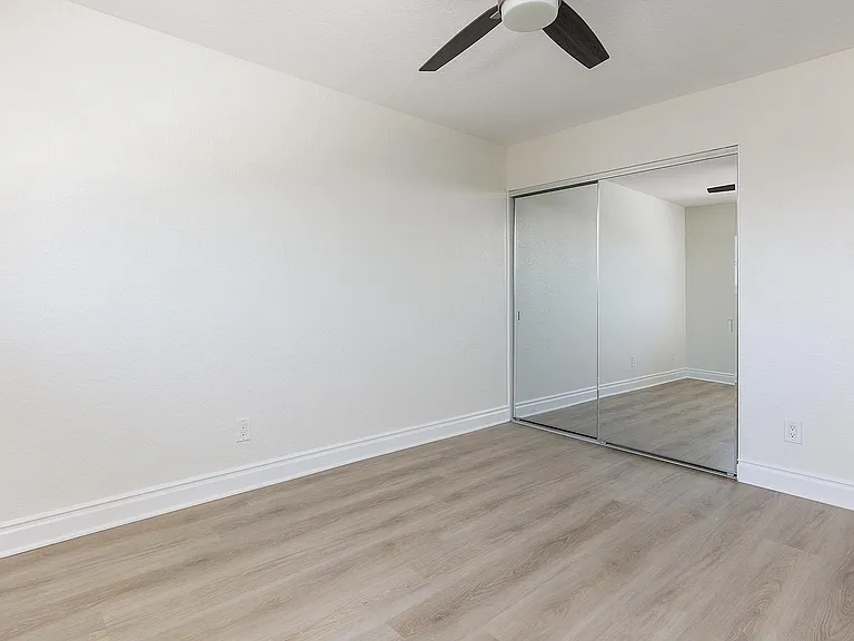 3952-3970 Howard Ave #3954 — Photo 16