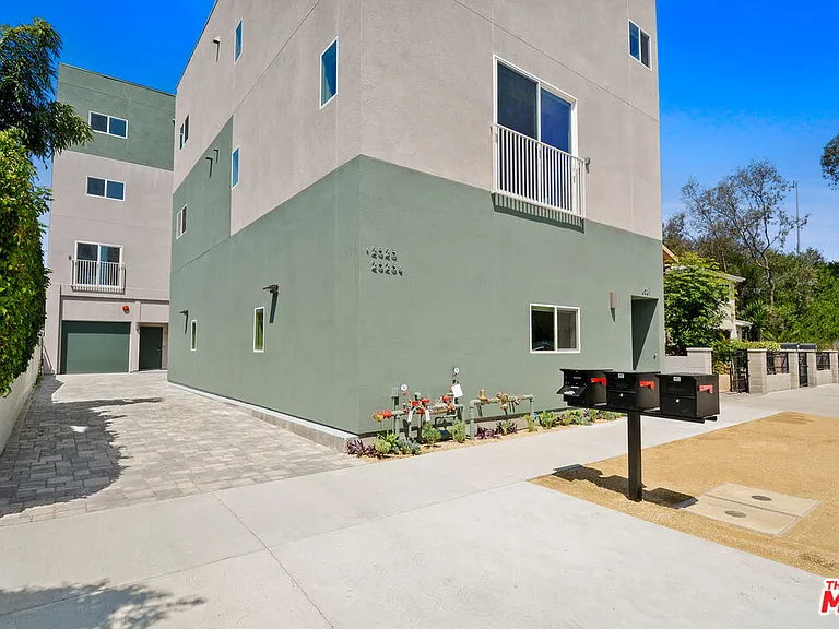 2521 S Orange Dr — Photo 17