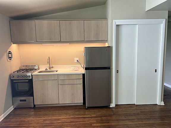 2nd image of 3338 S Whitnall Ave #3
