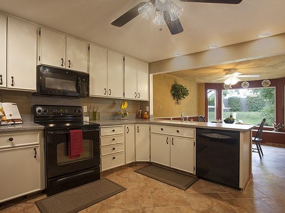 Kitchen with corian counters
						:
						Great spacious kitchen, open to dining room
