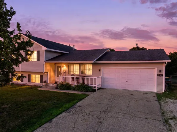 504 S Maple St, Belle Plaine, MN 56011