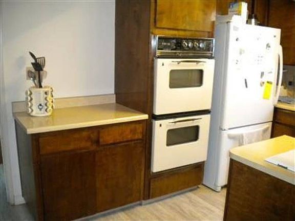 4th image of 4527 Penwith Way