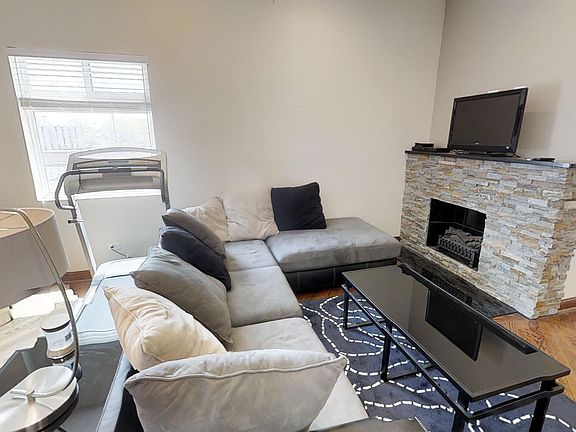 3rd image of 5910 N Milwaukee Ave #1