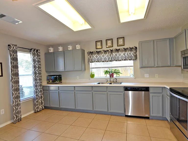 2514 Byfield Dr — Photo 2