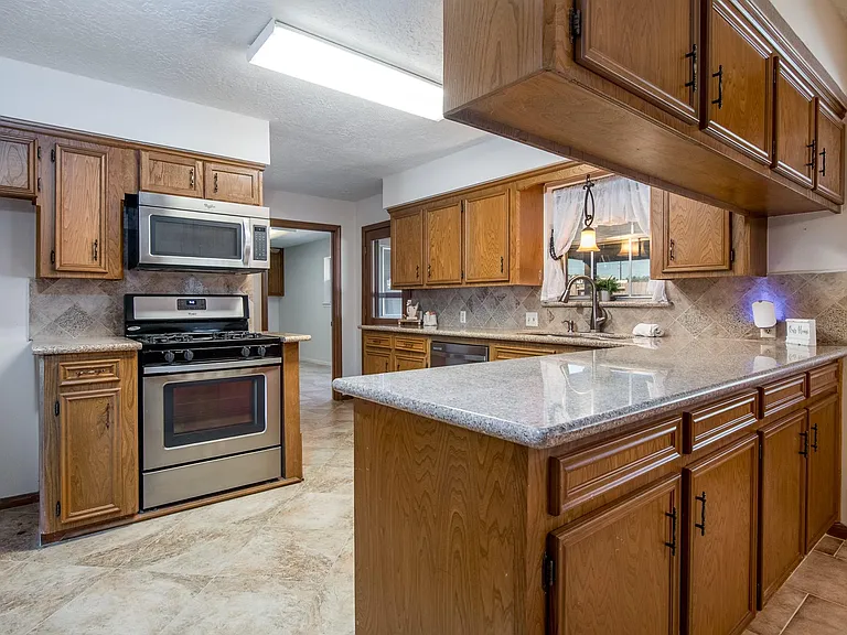 1830 Baker Dr — Photo 3