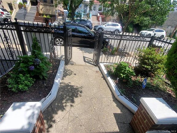 4th image of 3215 Fenton Ave