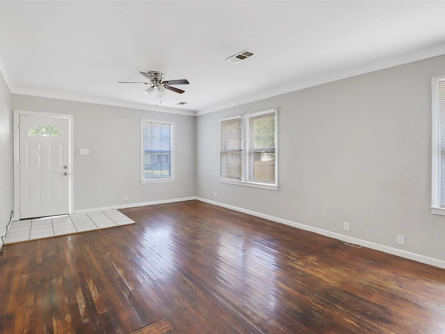 3 bed, 1.0 bath, 1284 sqft, $1,600 — Photo 3