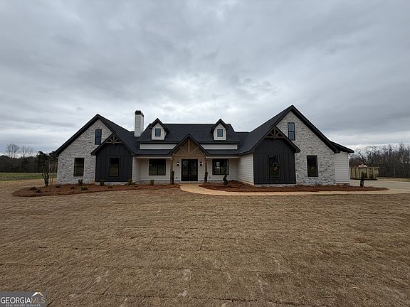 2nd image of 735 Lake Circle Rd