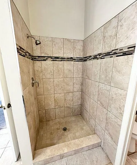 955 W Charing Cross Cir — Photo 22
