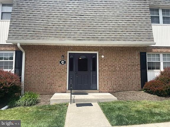 2nd image of 102 Hampton Ave