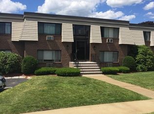 1 Hallmark Gdns, Burlington, MA 01803