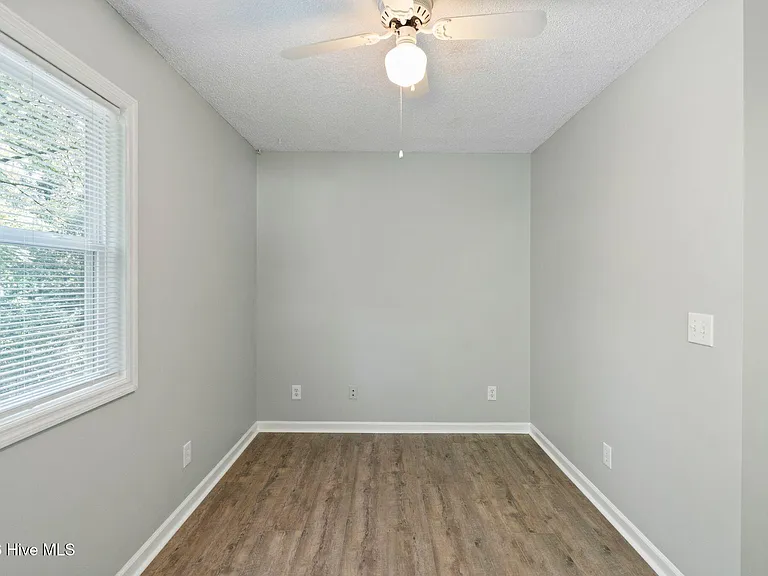 4304 Spirea Dr #B — Photo 11