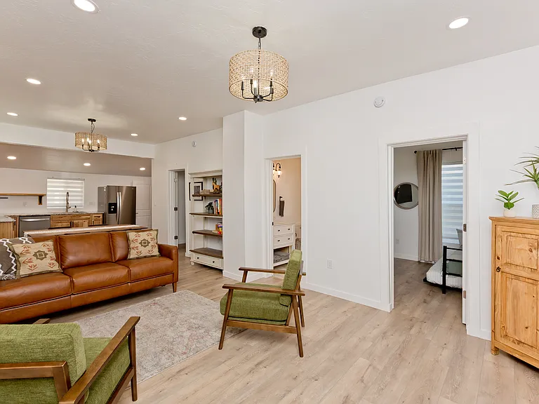 241 Gunnison Ave — Photo 10