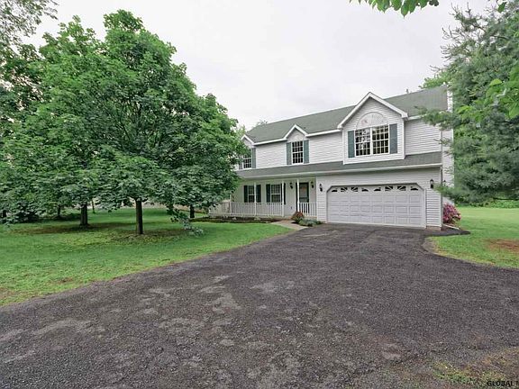 2nd image of 576 Clifton Park Center Rd