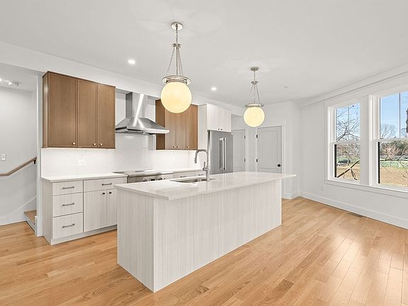 3rd image of 6 Dellmore Rd #3