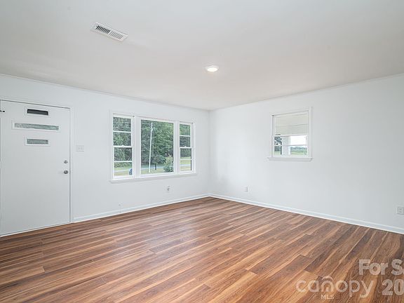5th image of 3331 Hog Hill Rd