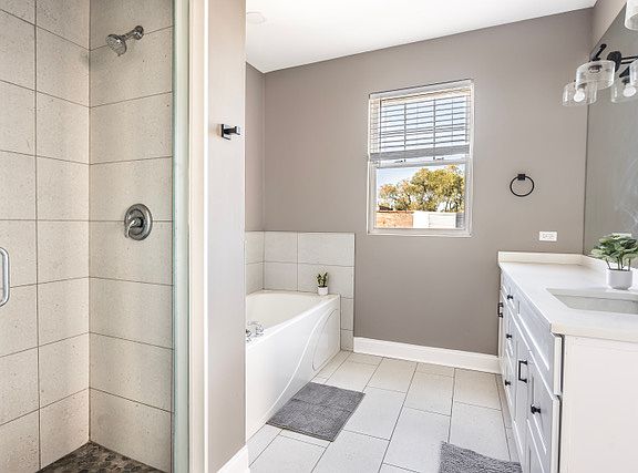 3rd image of 6156 S Kenwood Ave #1E