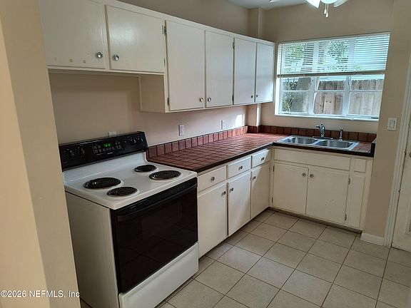 2nd image of 3018 Oak St APT 2