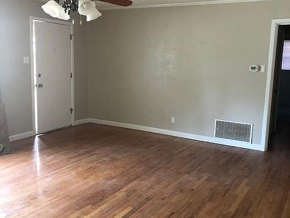 3rd image of 1409 Pettit Dr