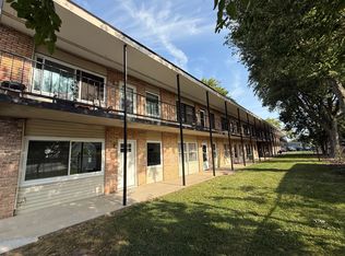176 E 2nd St #8, Manteno, IL 60950