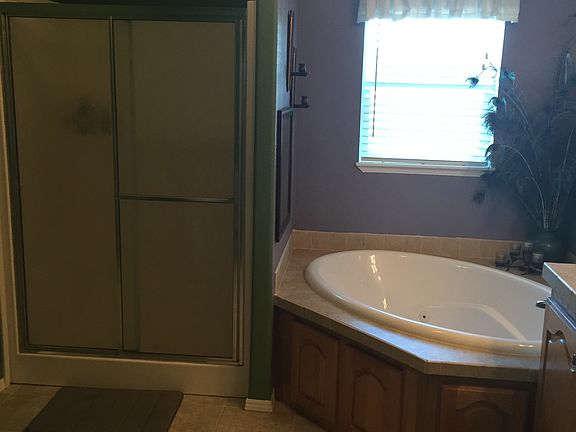 Master bathroom jetted tub